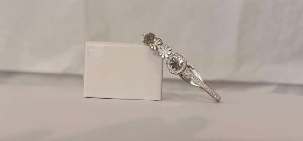 Bracciale rigido con fiori e strass - immagine 3