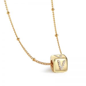 Collana con ciondolo a Cubo e Iniziale V con brillantini